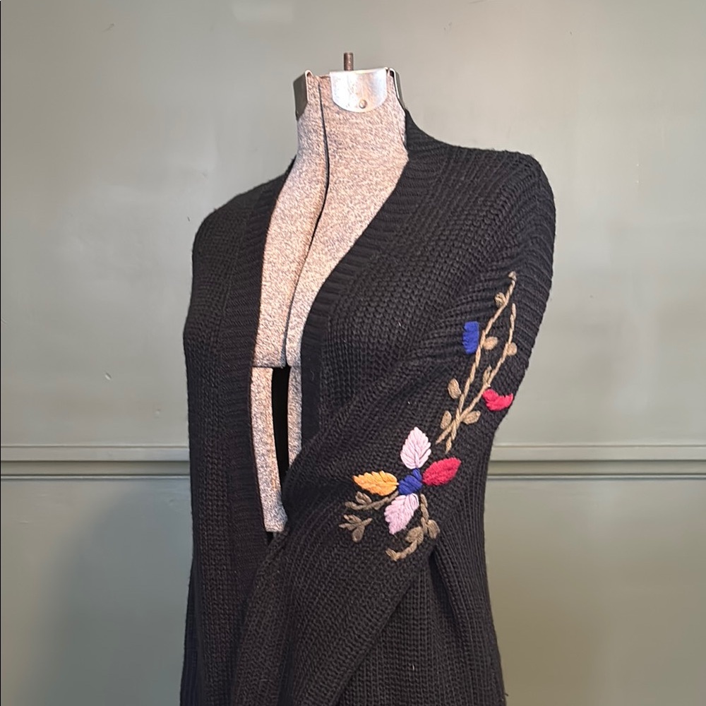 Chic Black Cardigan with Colorful Floral Embroidery